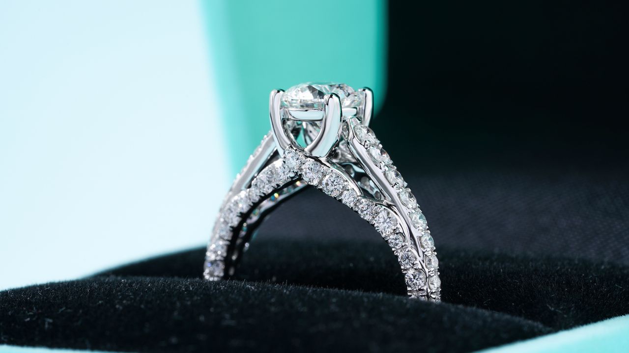Ring Buying Guide: Things To Know Before Buying a Diamond Engagement Ring