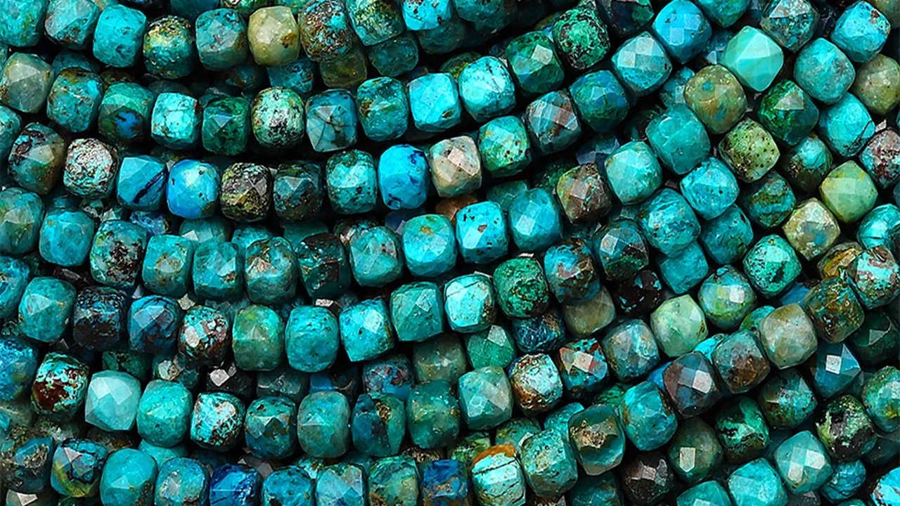 Benefits of Buying Crystal Beads Wholesale for Jewelry Business