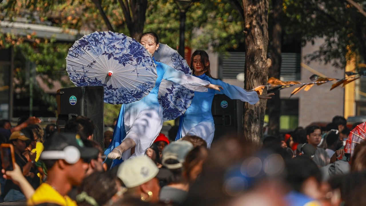 Lights, Flavors, Action: The Magic of an Asian Night Market